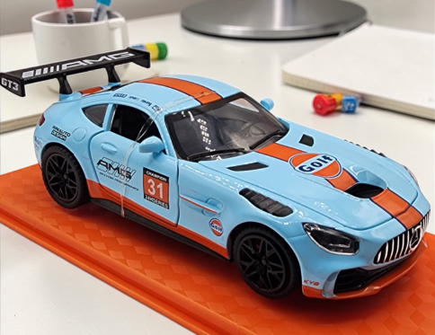 Mercedes-AMG GT3 Gulf Racing 1:32 Diecast Metal Model Car with Lights & Glass Box Packaging