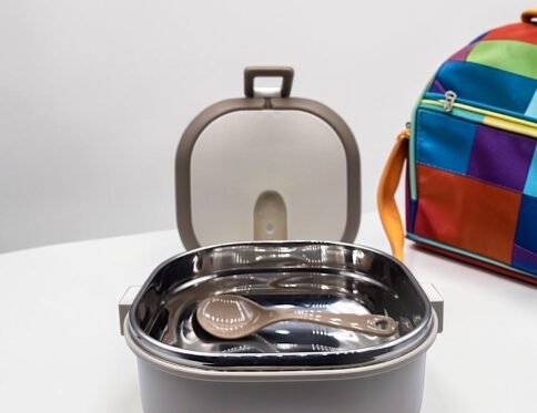 Minimalist Stainless Steel Single Basin Kids Lunch Box with Spoon & Carrying Handle