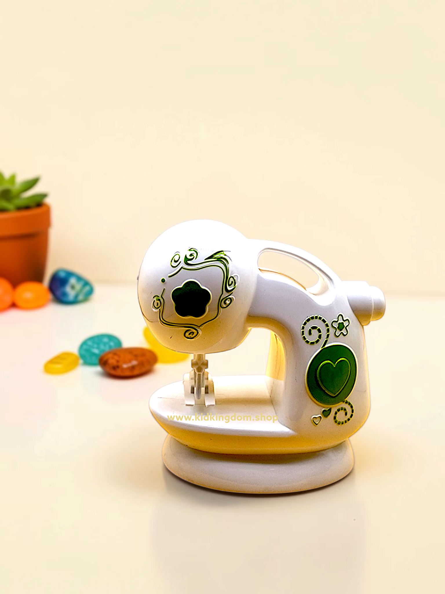 20260927_214030 Detailed view of white and green mini toy sewing machine with heart decal design