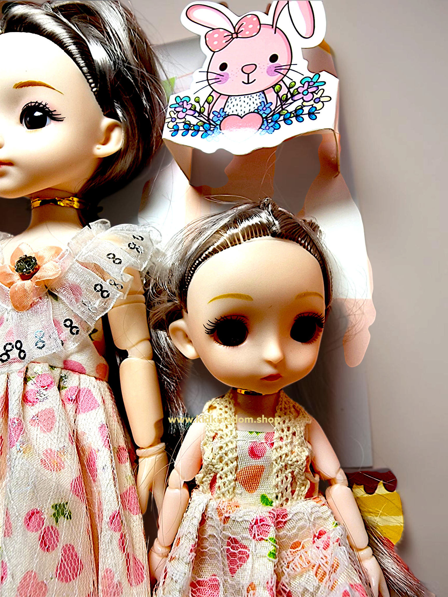 Articulated joints and expressive big eyes on silicone family doll set for pretend play